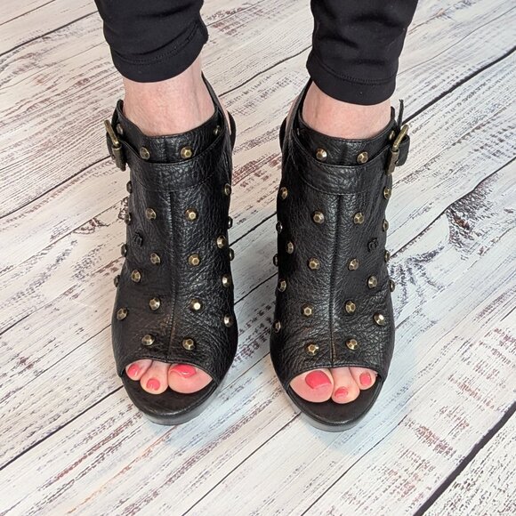 Juicy Couture NWOB 7M Wheeler Open Toe Wedge Heel Sandals Black Soft Leather - Picture 4 of 12